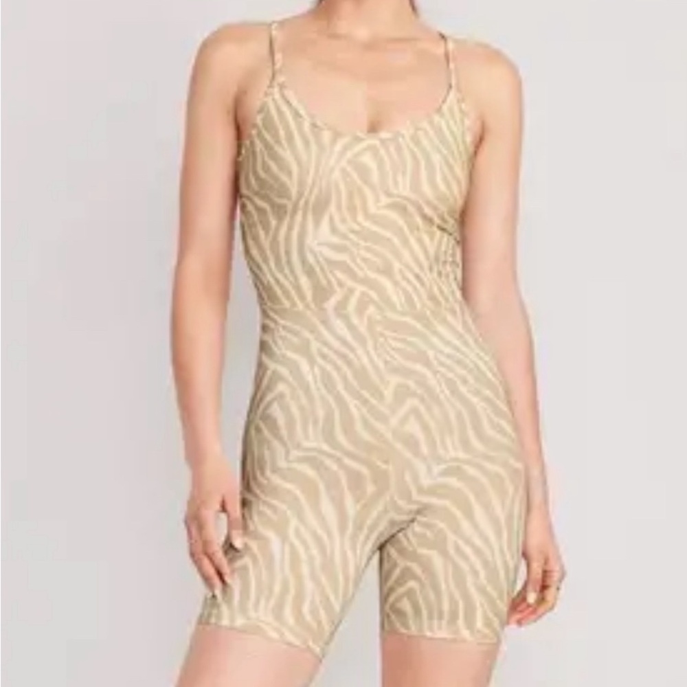 Oldnavy Powerchill zebra active romper- size S